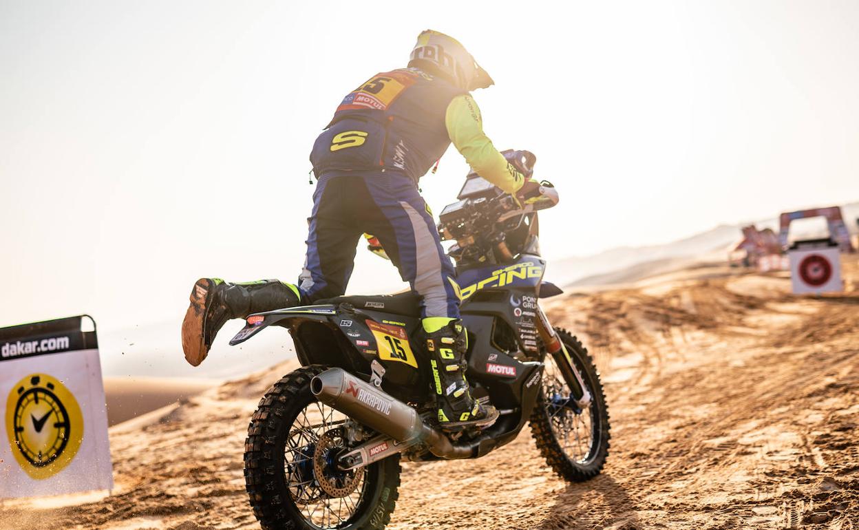 Lorenzo Santolino en la etapa del Dakar. 