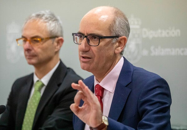 Javier Iglesias y Ricardo Rivero presentando el III Plan de Empleo Juvenil Universitario. 