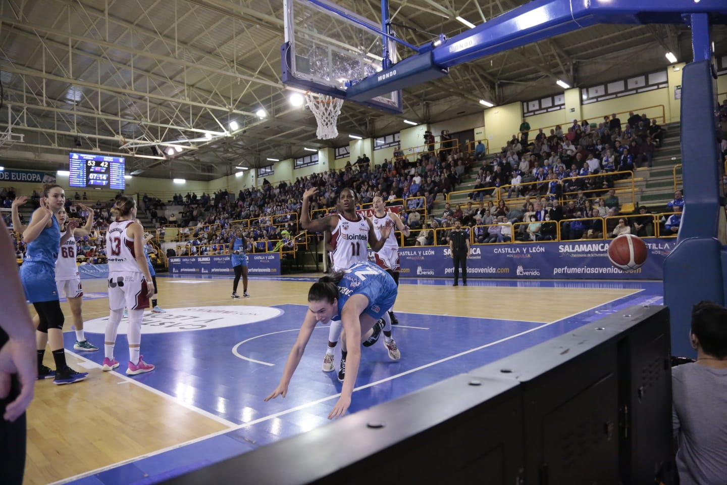 Fotos: Avenida vence al Gernika en el Würzburg