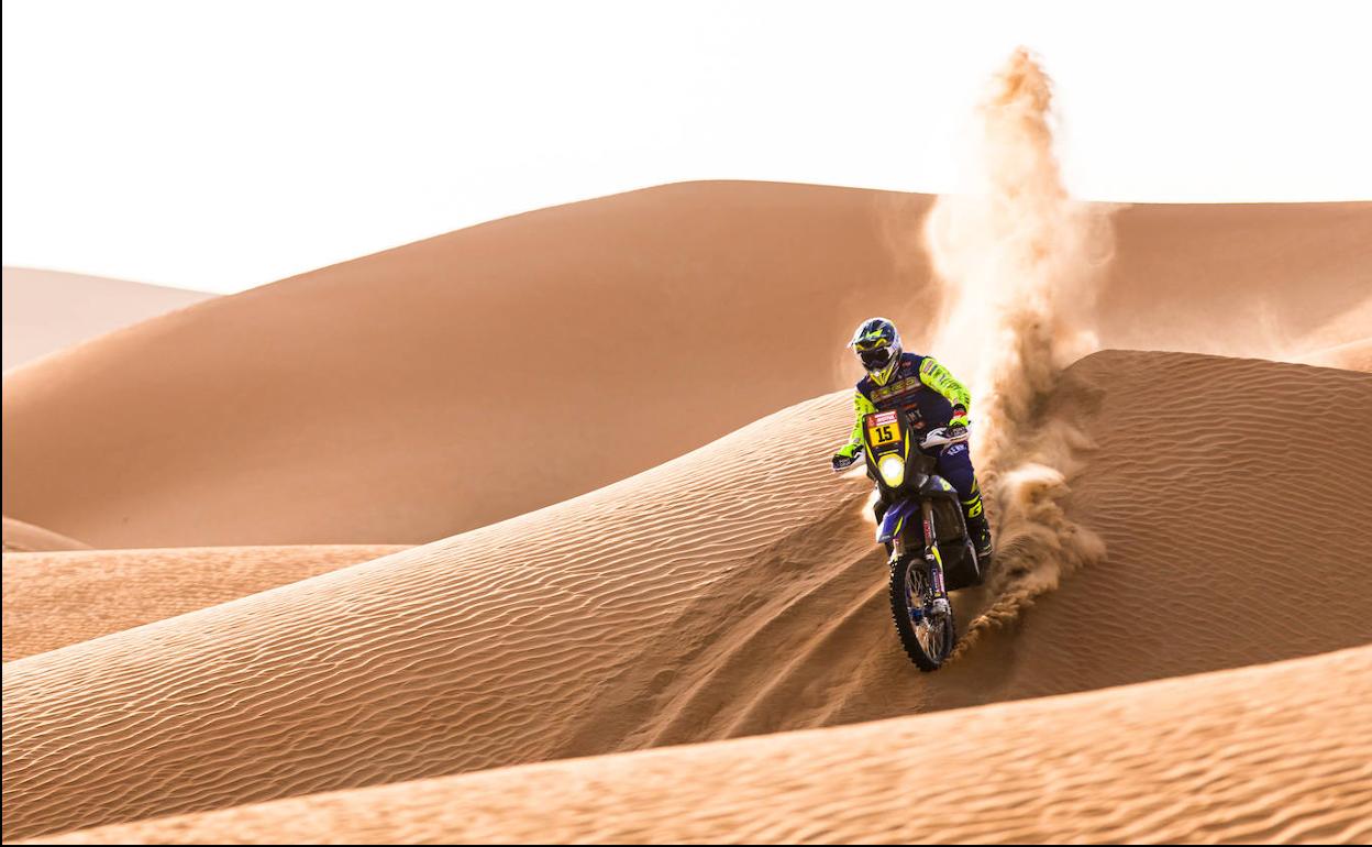 Santolino supera las últimas dunas. 