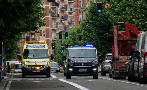 Hallan el cadáver de una mujer en el rellano de un piso en Salamanca