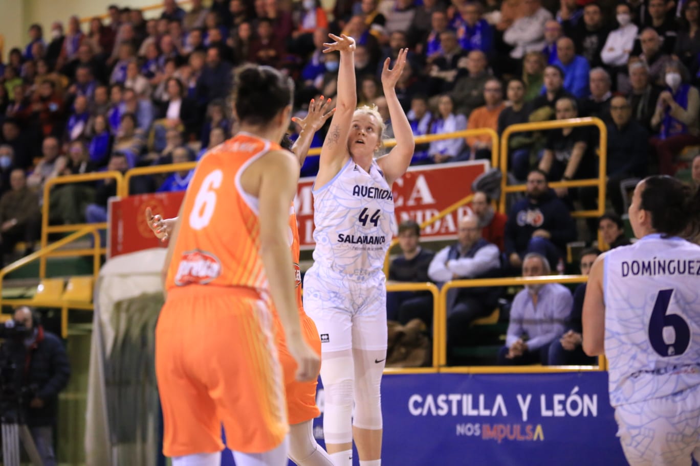 Fotos: Primer partido de Vázquez con el CB Avenida