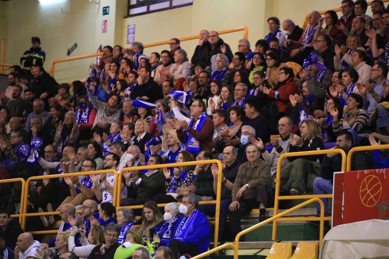 Fotos: Primer partido de Vázquez con el CB Avenida