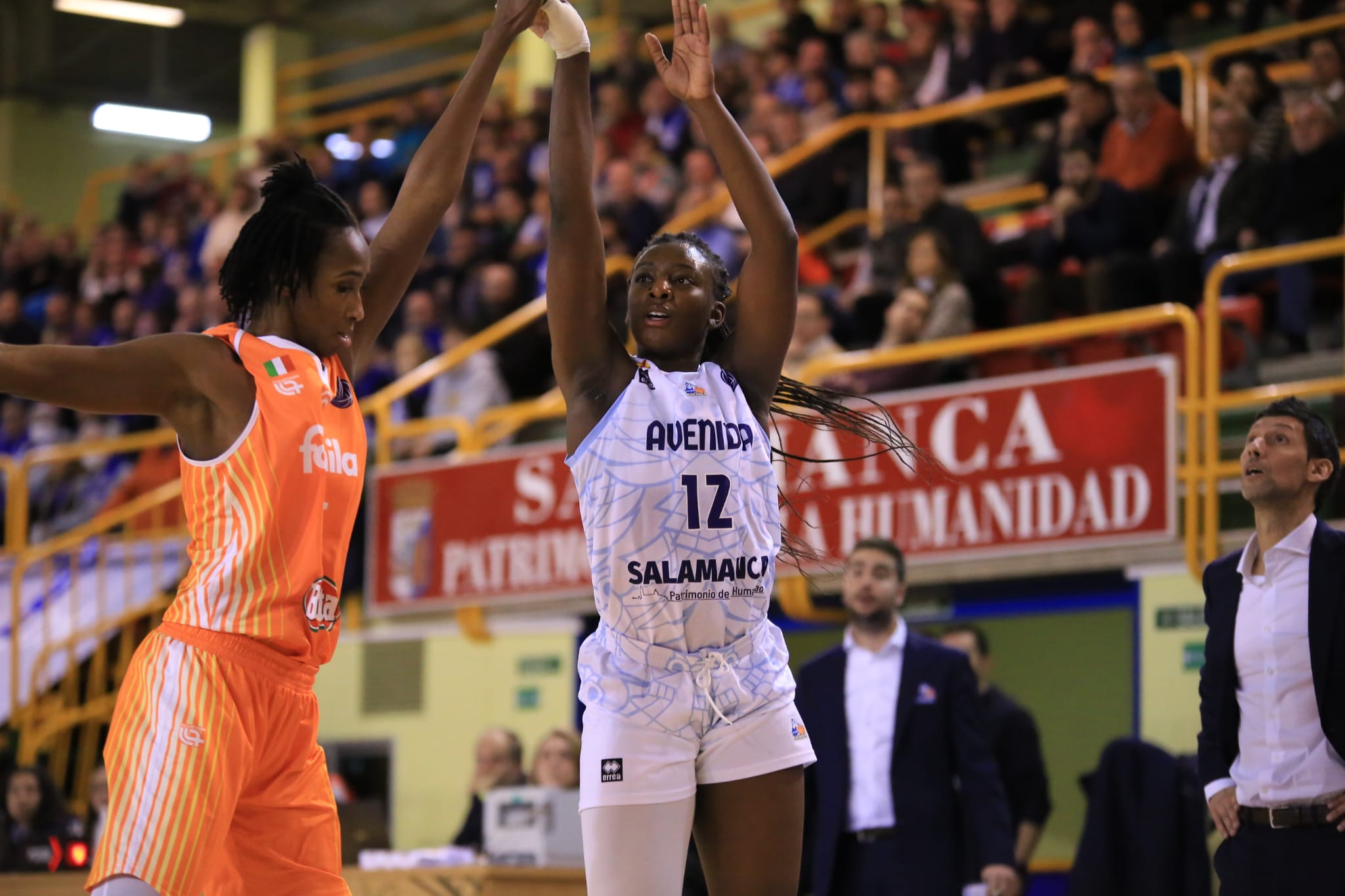 Fotos: Primer partido de Vázquez con el CB Avenida