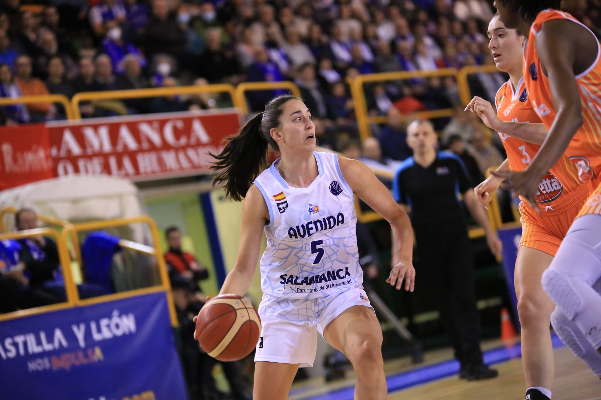 Fotos: Primer partido de Vázquez con el CB Avenida