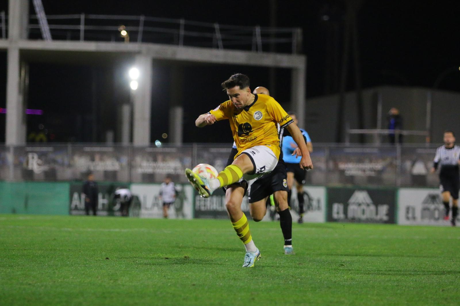 Fotos: Importante triunfo de Unionistas CF ante la RB Linense para alejarse del descenso