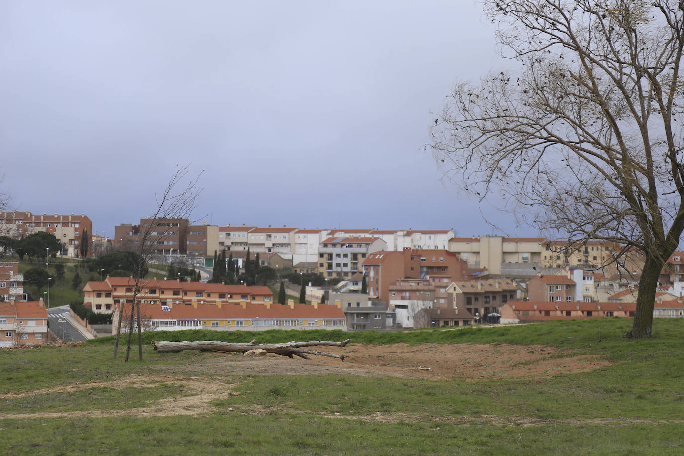 Fotos: Y seguimos en las mismas... El Zurguén y el Teso, su edificio inacabado, y mucho más