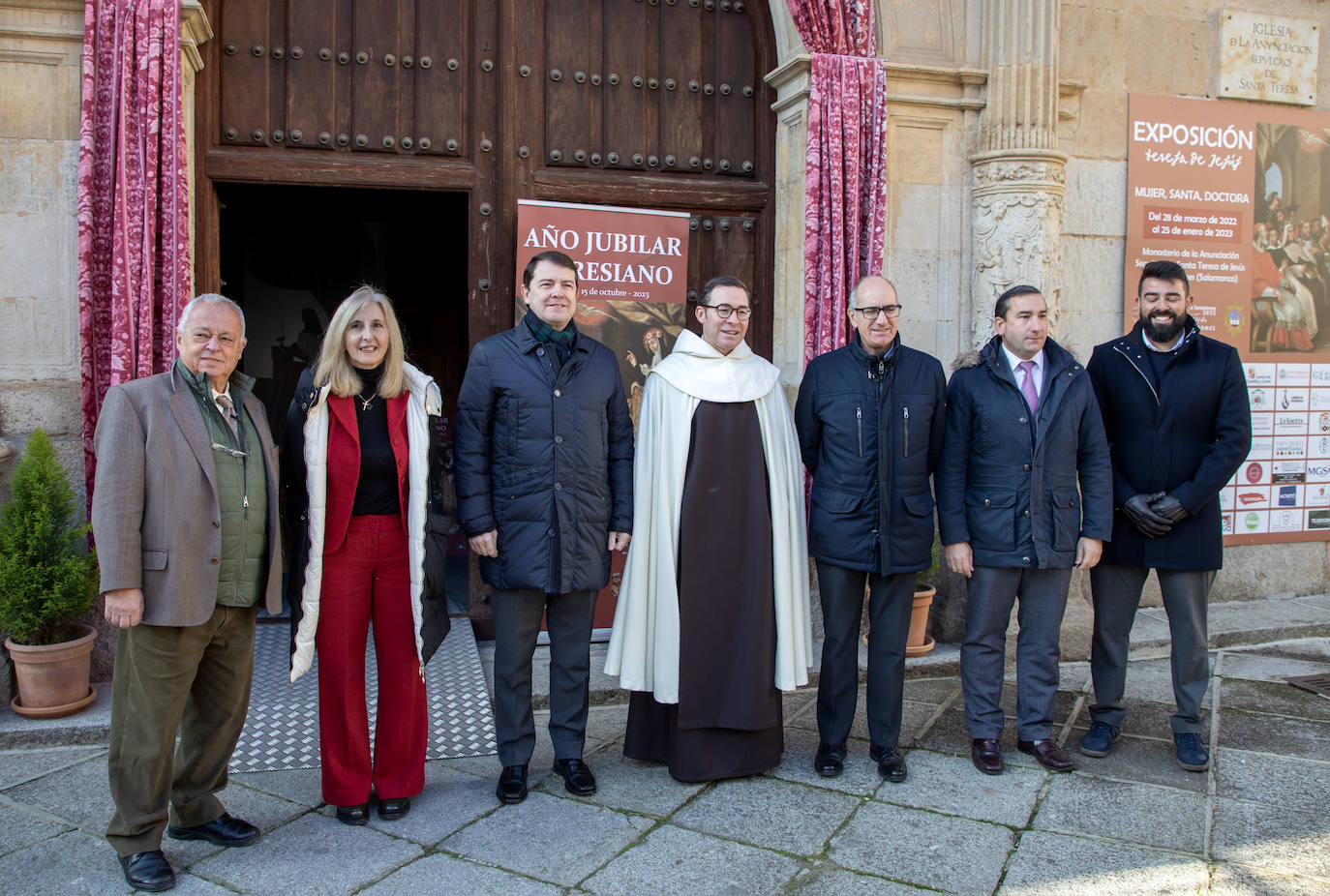 Mañueco en la exposición de Santa Teresa en Alba de Tormes. 