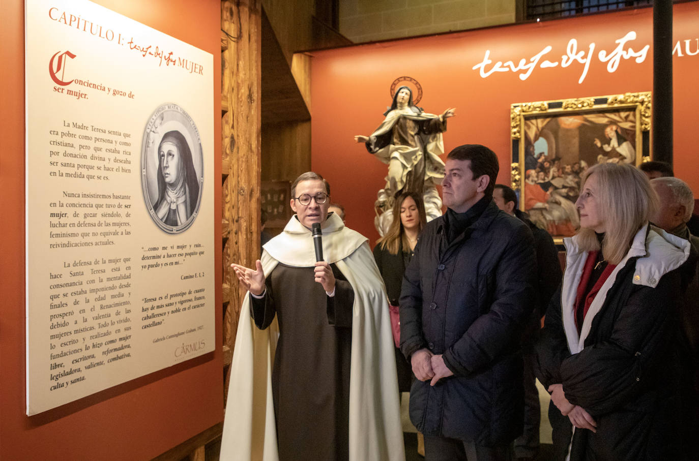 Imagen principal - Mañueco ensalza la figura de Santa Teresa como «fuente de inspiración» en Salamanca