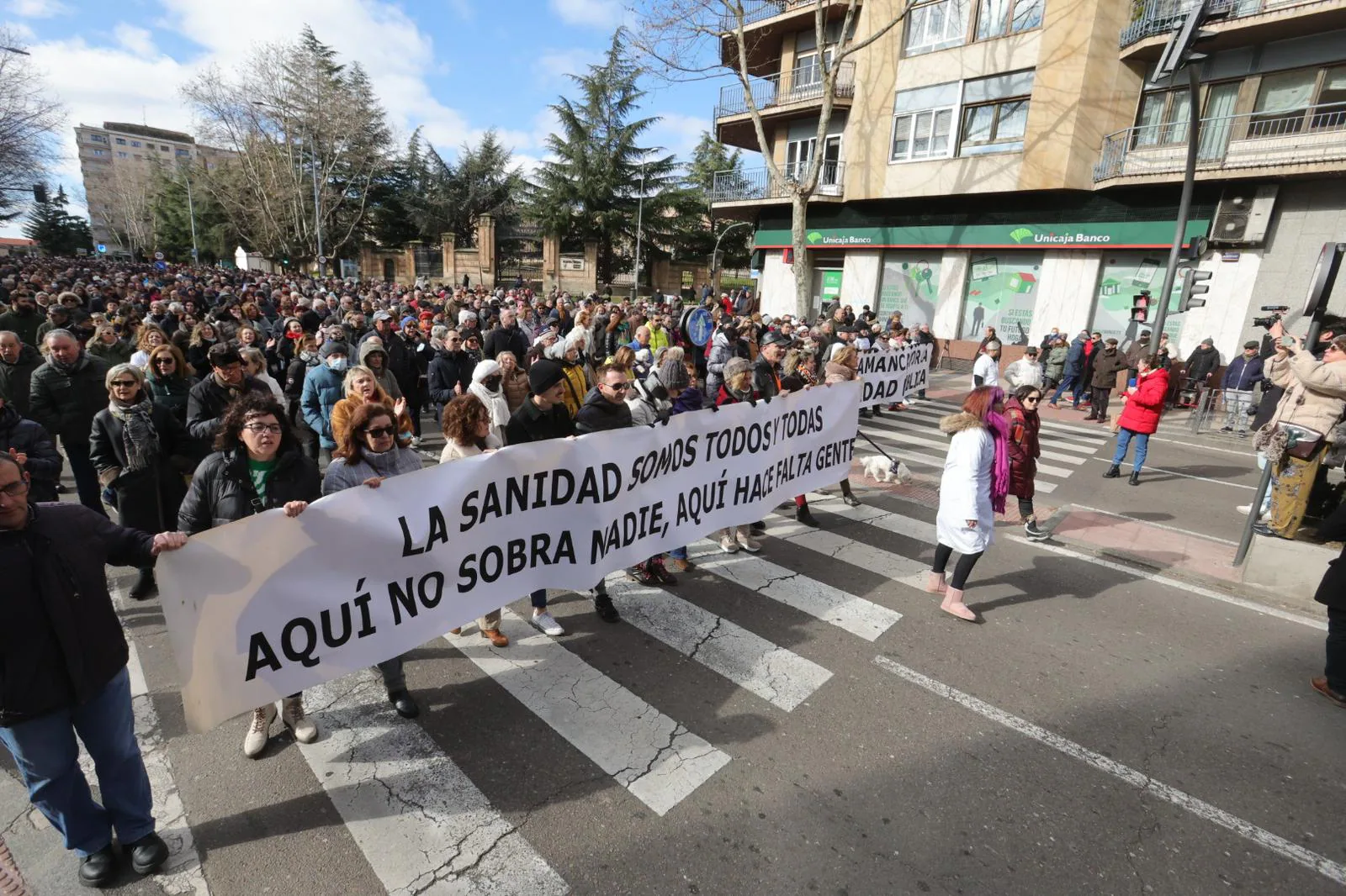 Fotos: MIles de personas participan en la Marea Blanca de Salamanca