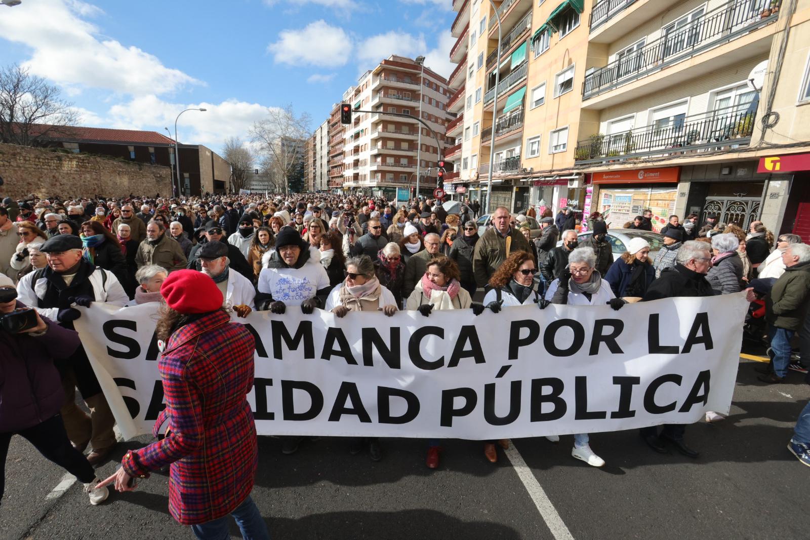 Fotos: MIles de personas participan en la Marea Blanca de Salamanca