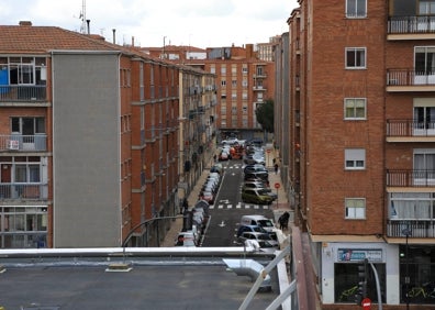 Imagen secundaria 1 - Garrido es un barrio con «mucho cemento», un parque de viviendas antiguo y poblaciones con niveles de renta muy distintos a ambos lados de la avenida de Los Cipreses. 
