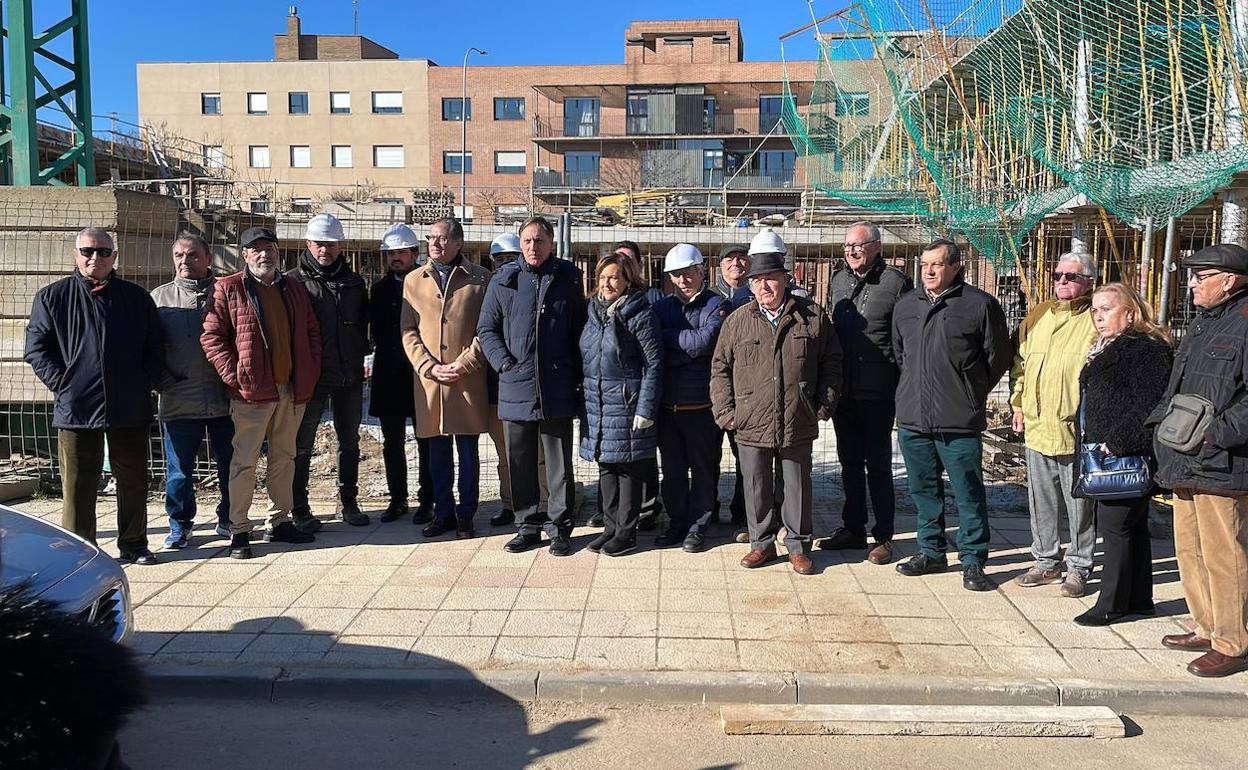 Visita del alcalde de Salamanca, Carlos García Carbayo. al Centro Municipal de Mayores de Chamberí. 