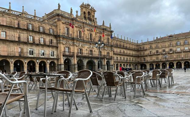 Ajustes de última hora dejan listas las terrazas de Salamanca para su gran cambio