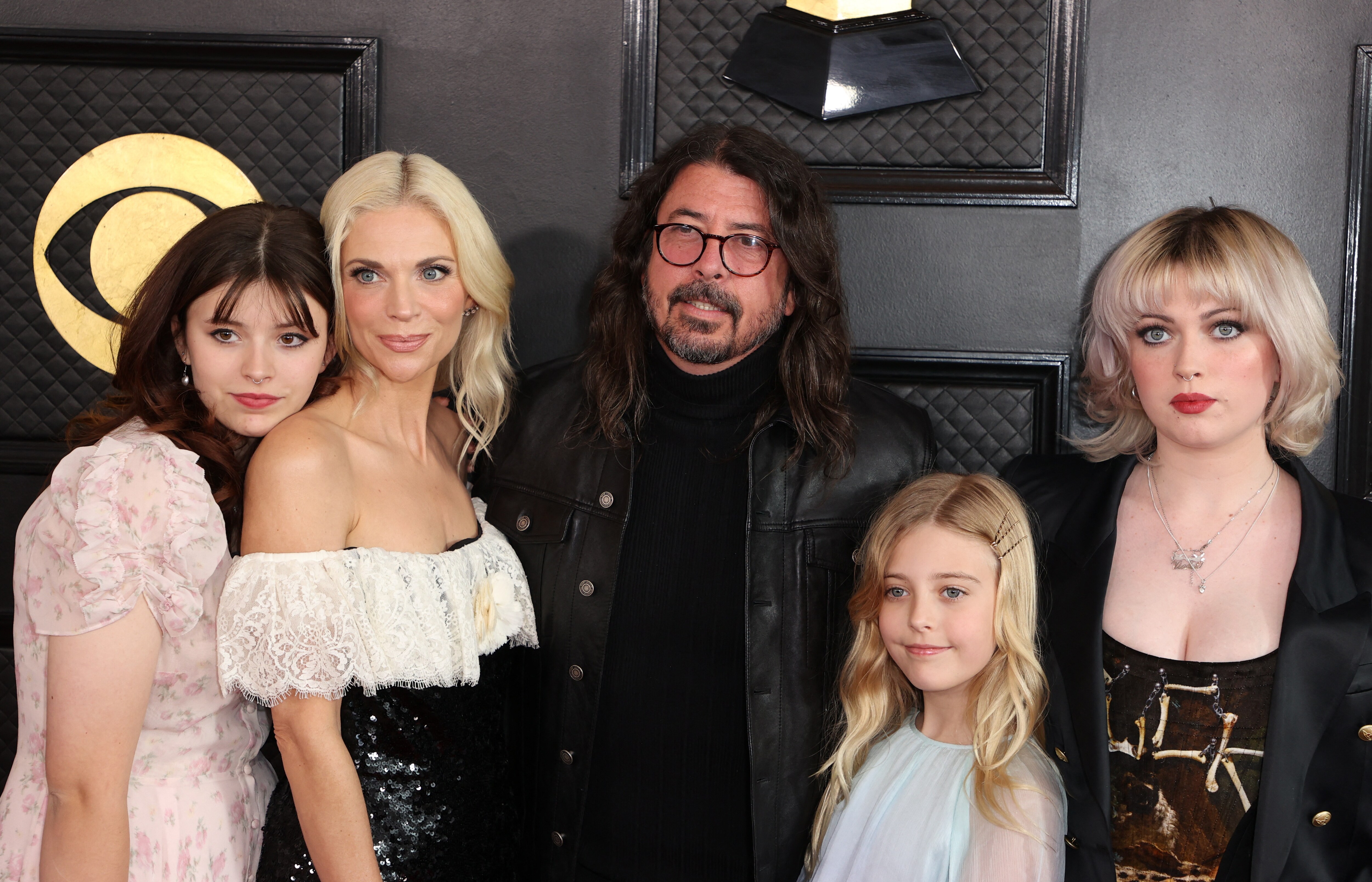 Dave Grohl, de los Foo Fighters, junto a su familia.
