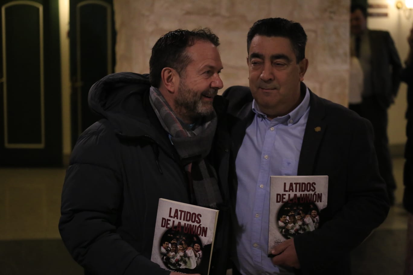 Fotos: Históricos de la UDS asisten a la presentación del libro que homenajea al club