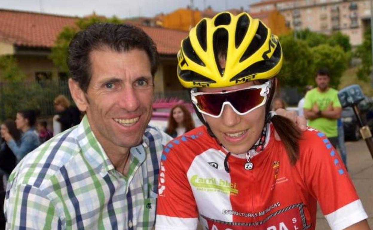 Juan Carlos Domínguez y su hija Estela, en una imagen de sus redes sociales. 