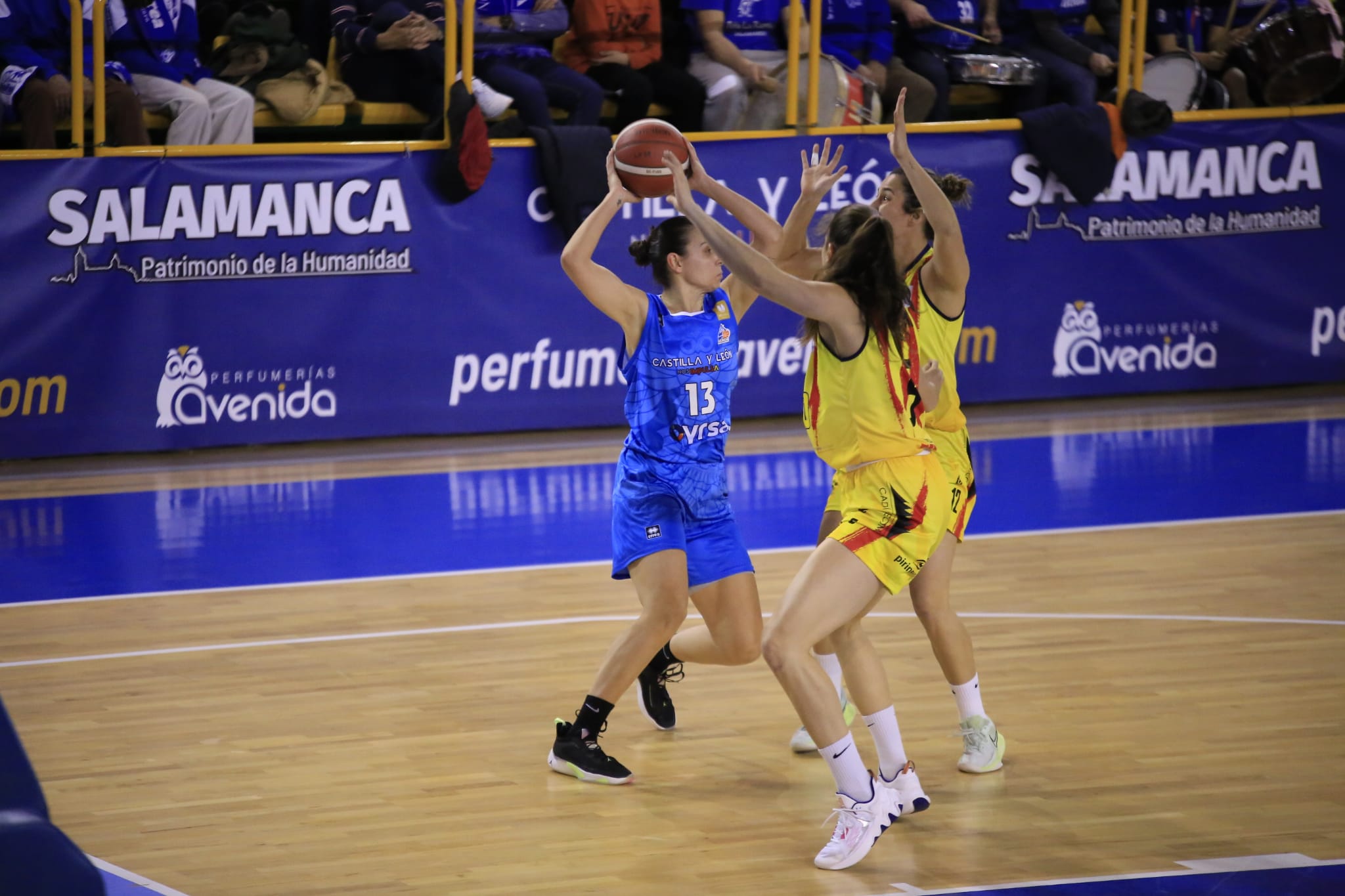 Fotos: Sufrida victoria de Avenida ante Cadí La Seu en un partido muy tenso