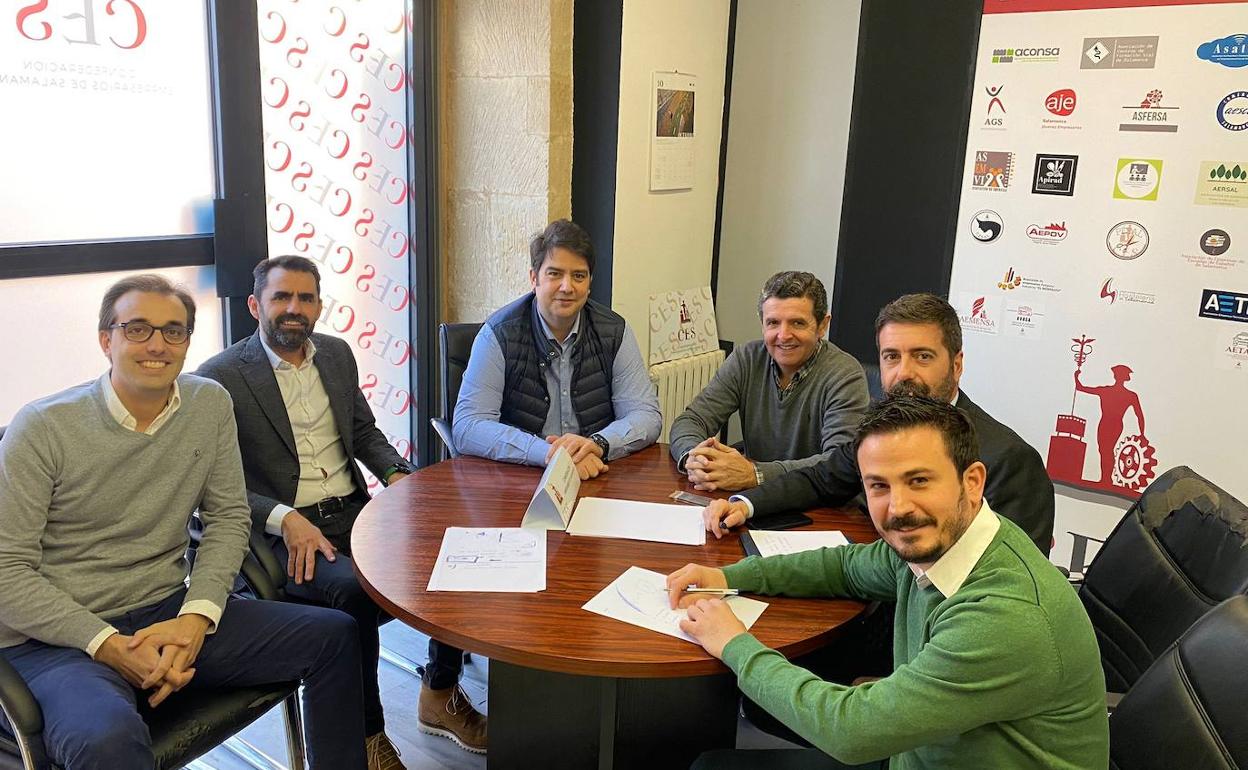 Integrantes de la comisión, celebrada en la sede de CES. 