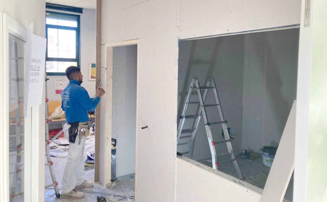 Obras en el consultorio médico de Carbajosa. 