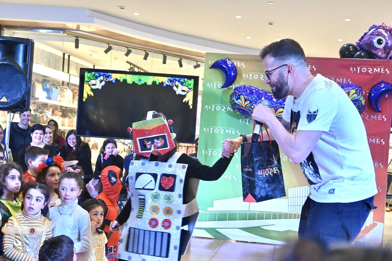 Fotos: Jimeno y los niños salmantinos, protagonistas del Carnaval de El Tormes