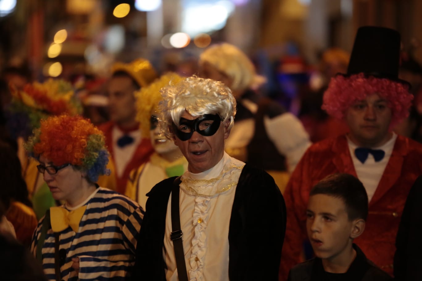 Fotos: Celebración del Lunes de Carnaval en el Barrio del Oeste
