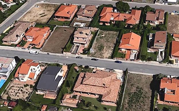 Calle Medina de la urbanización de Los Almendros. 
