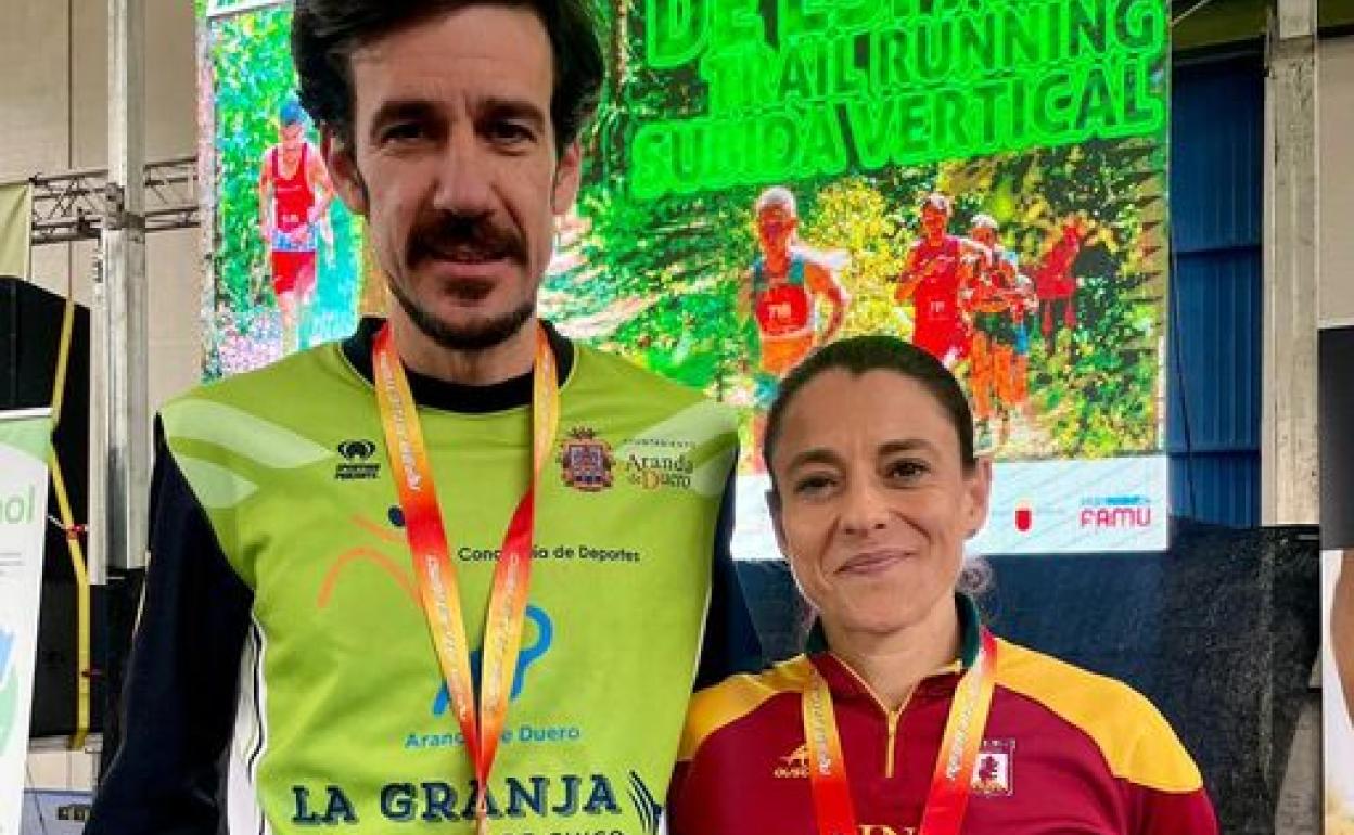 Dani Sanz y Verónica Sánchez, con sus medallas en el Nacional.