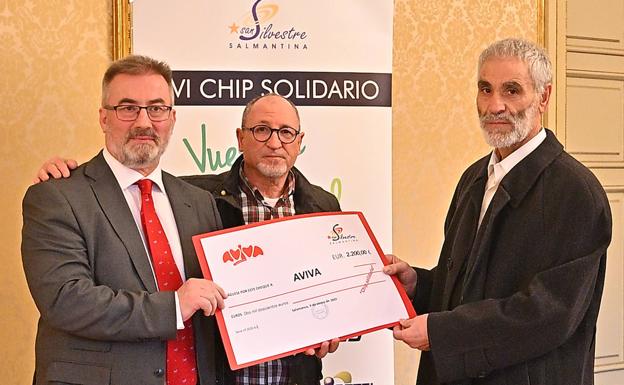 Aviva e Insolamis reciben 6.400 euros del XVI Chip Solidario de la San Silvestre Salmantina