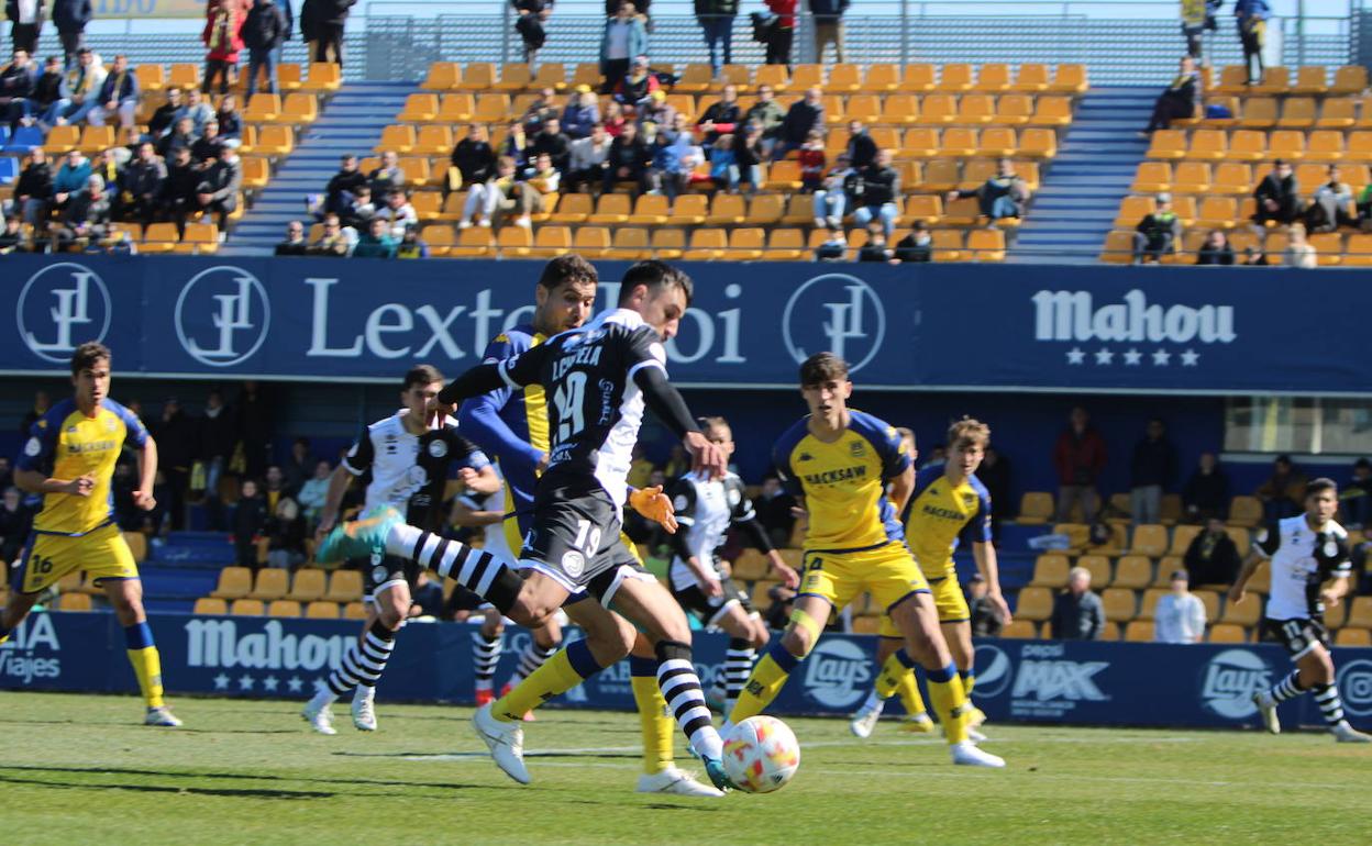 Imagen de un momento del partido en Alcrocón.