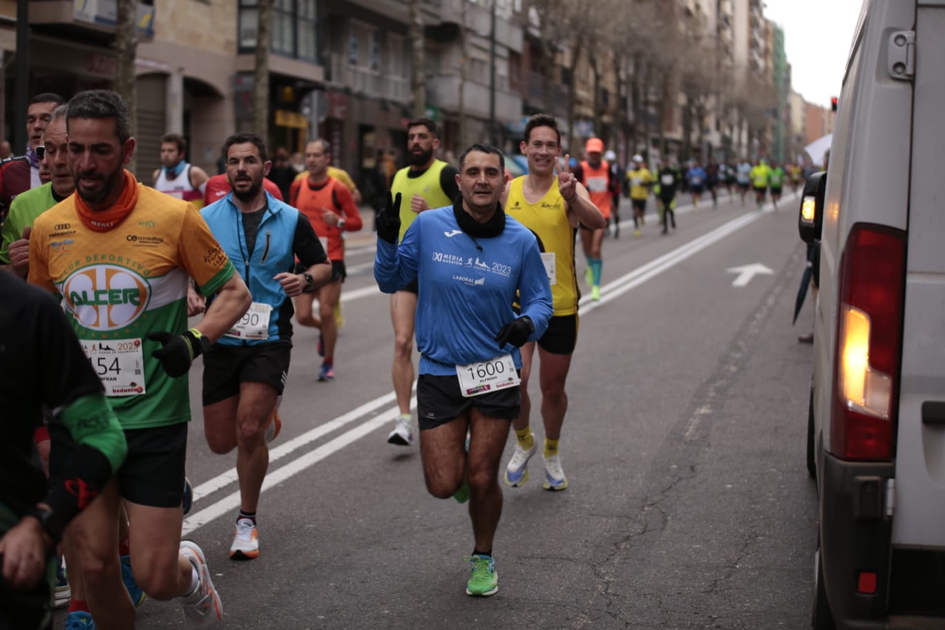 Fotos: Fiesta del atletismo popular salmantino con la Media Maratón