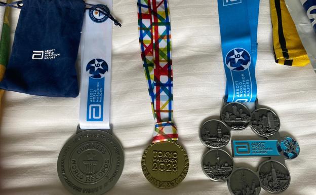 Las últimas medallas de la maratones logradas por Julio César Hernández Sánchez. 