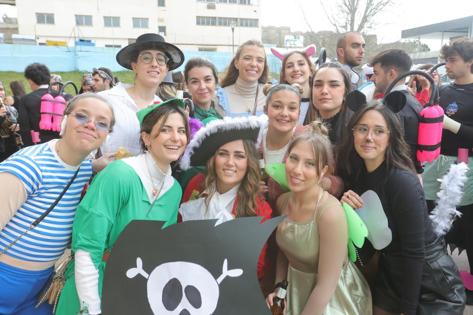 Fotos: Universitarios de Enfermería y Fisioterapia sacan sus mejores disfraces para celebrar sus fiestas patronales