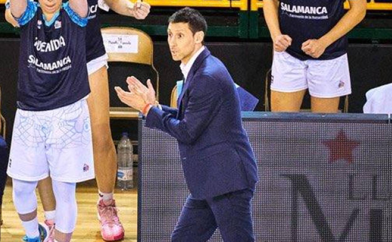 El entrenador de Avenida, en un partido anterior. 