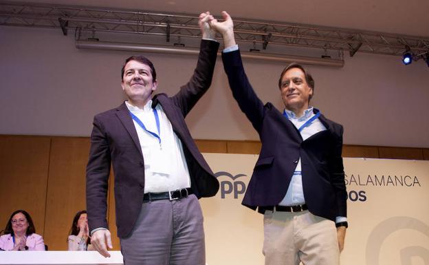 Mañueco felicita Carbayo por ganar las primarias del PP «de manera limpia, transparente y cristalina»