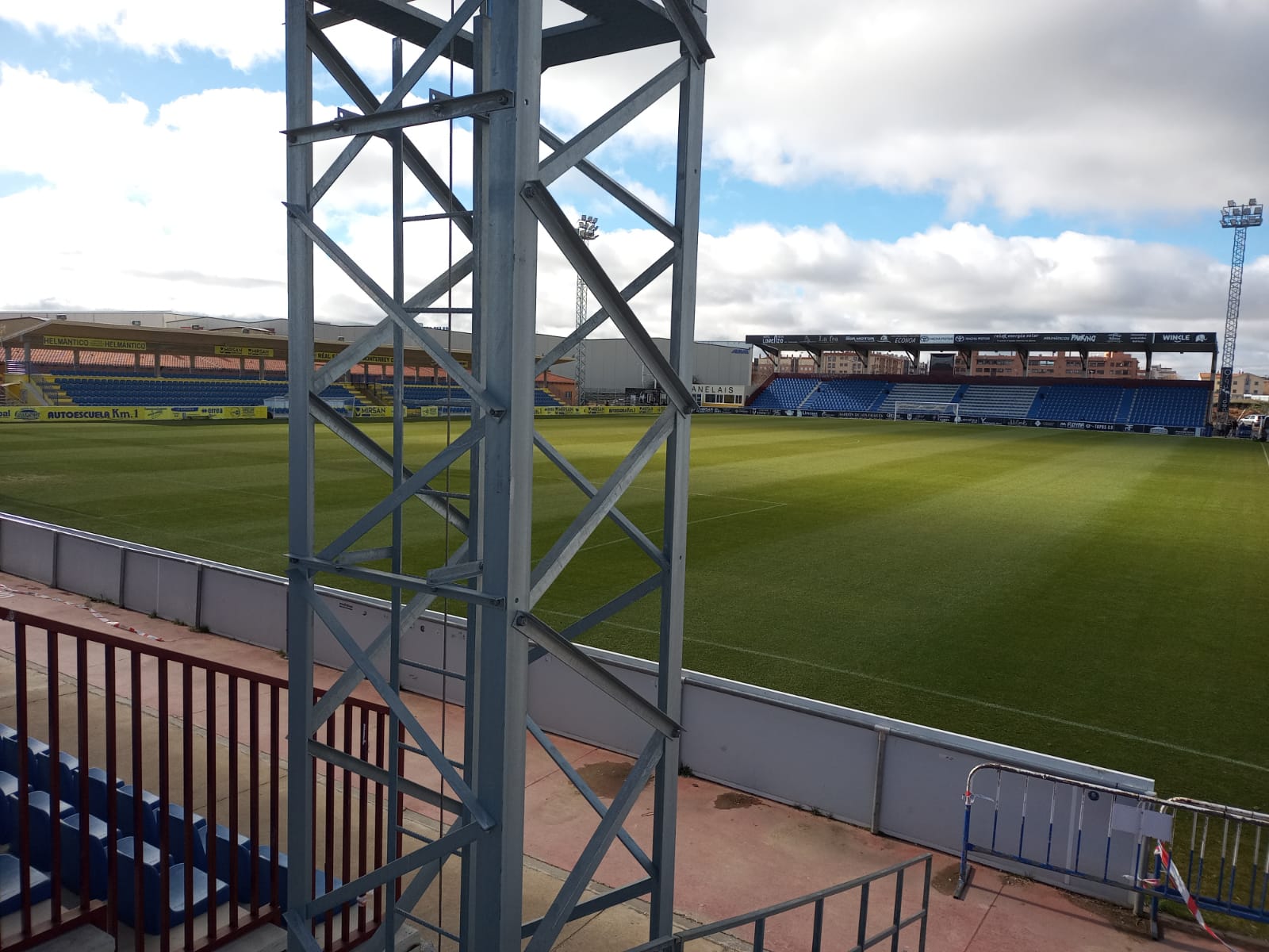 El Reina Sofía ya luce con las gradas supletorias para la Copa