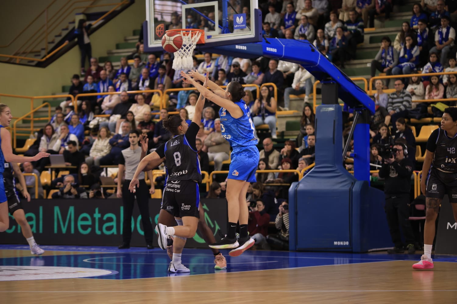 Amplia victoria y buen juego de Avenida ante el IDK