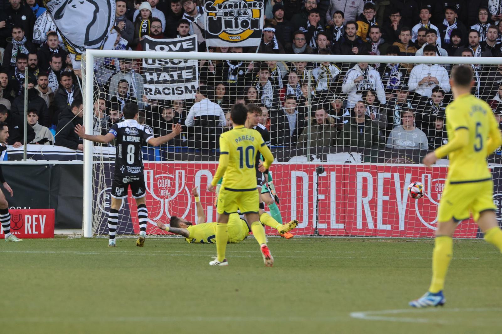 Las imágenes del aplazado Unionistas-Villarreal de la Copa del Rey por un apagón