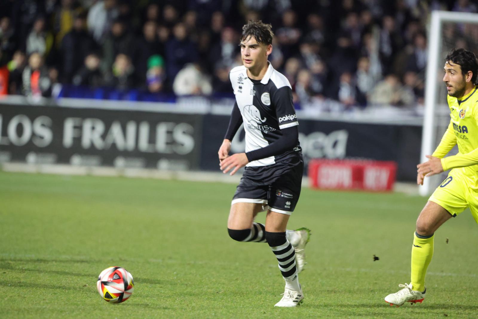 Las imágenes del aplazado Unionistas-Villarreal de la Copa del Rey por un apagón