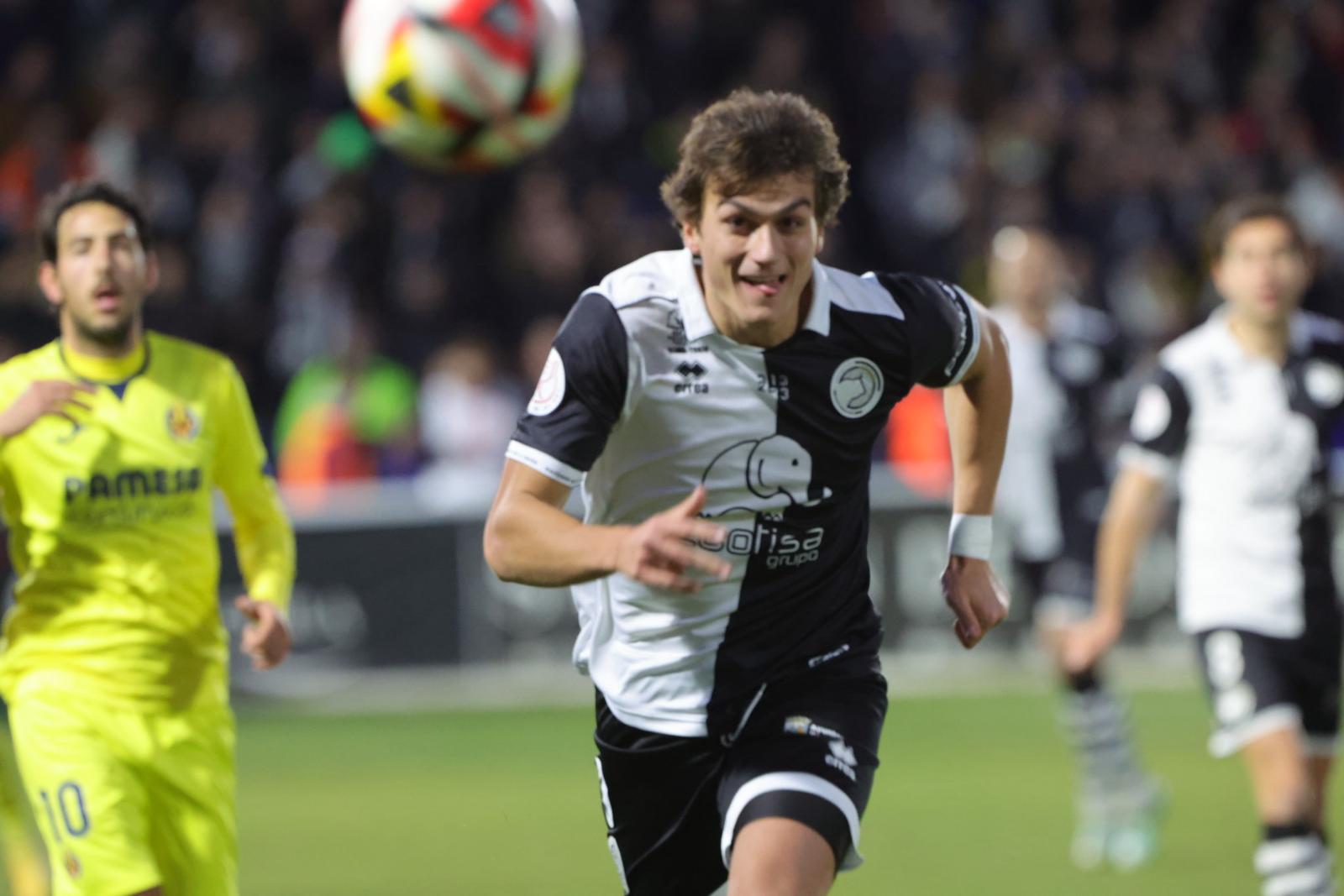 Las imágenes del aplazado Unionistas-Villarreal de la Copa del Rey por un apagón