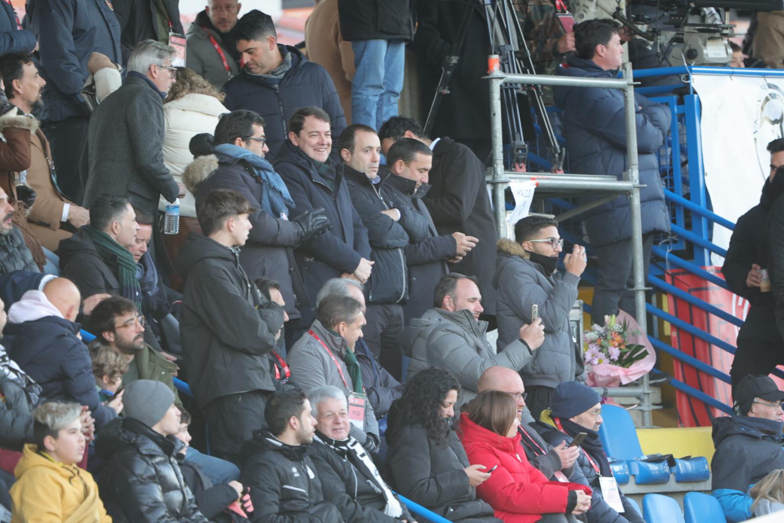 Las imágenes del aplazado Unionistas-Villarreal de la Copa del Rey por un apagón