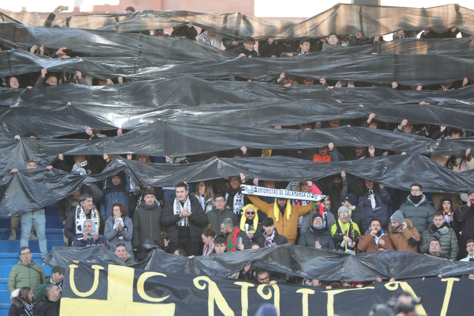 Las imágenes del aplazado Unionistas-Villarreal de la Copa del Rey por un apagón