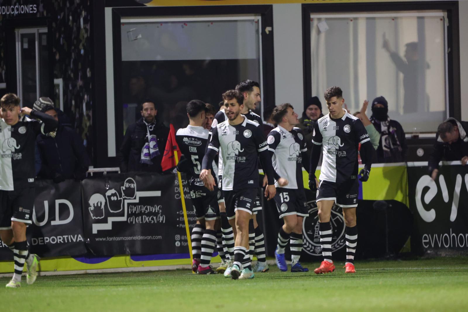 Las imágenes del aplazado Unionistas-Villarreal de la Copa del Rey por un apagón