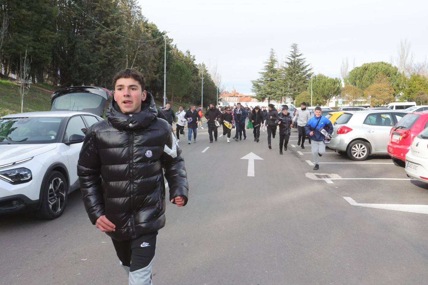 Carreras y una inmensa cola para el segundo capítulo del Unionistas-Villarreal