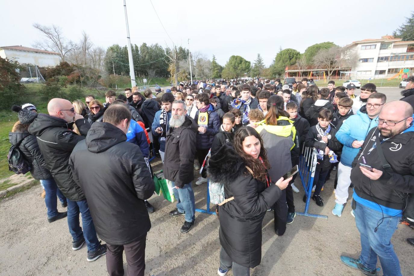 Carreras y una inmensa cola para el segundo capítulo del Unionistas-Villarreal