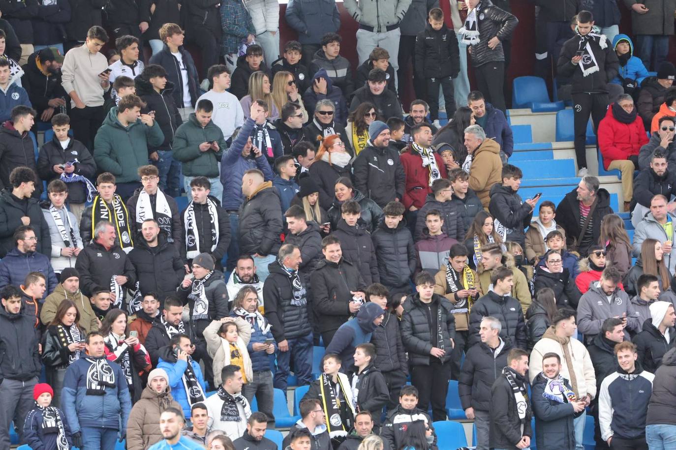 Carreras y una inmensa cola para el segundo capítulo del Unionistas-Villarreal