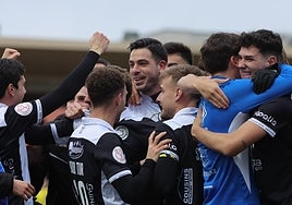 Celebración de los jugadores de Unionistas tras el pase de ronda