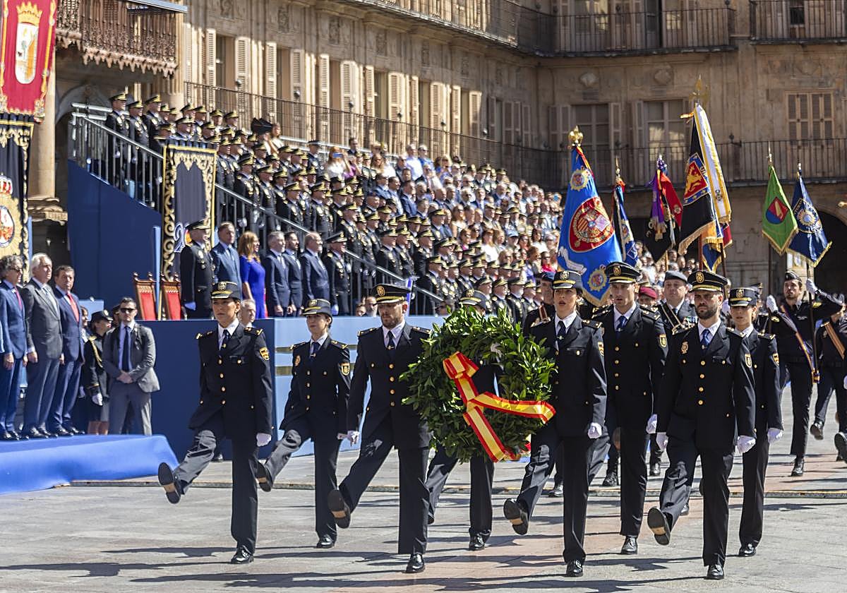 Desfile por el Día de la Policía en la Plaza Mayor de Salamanca