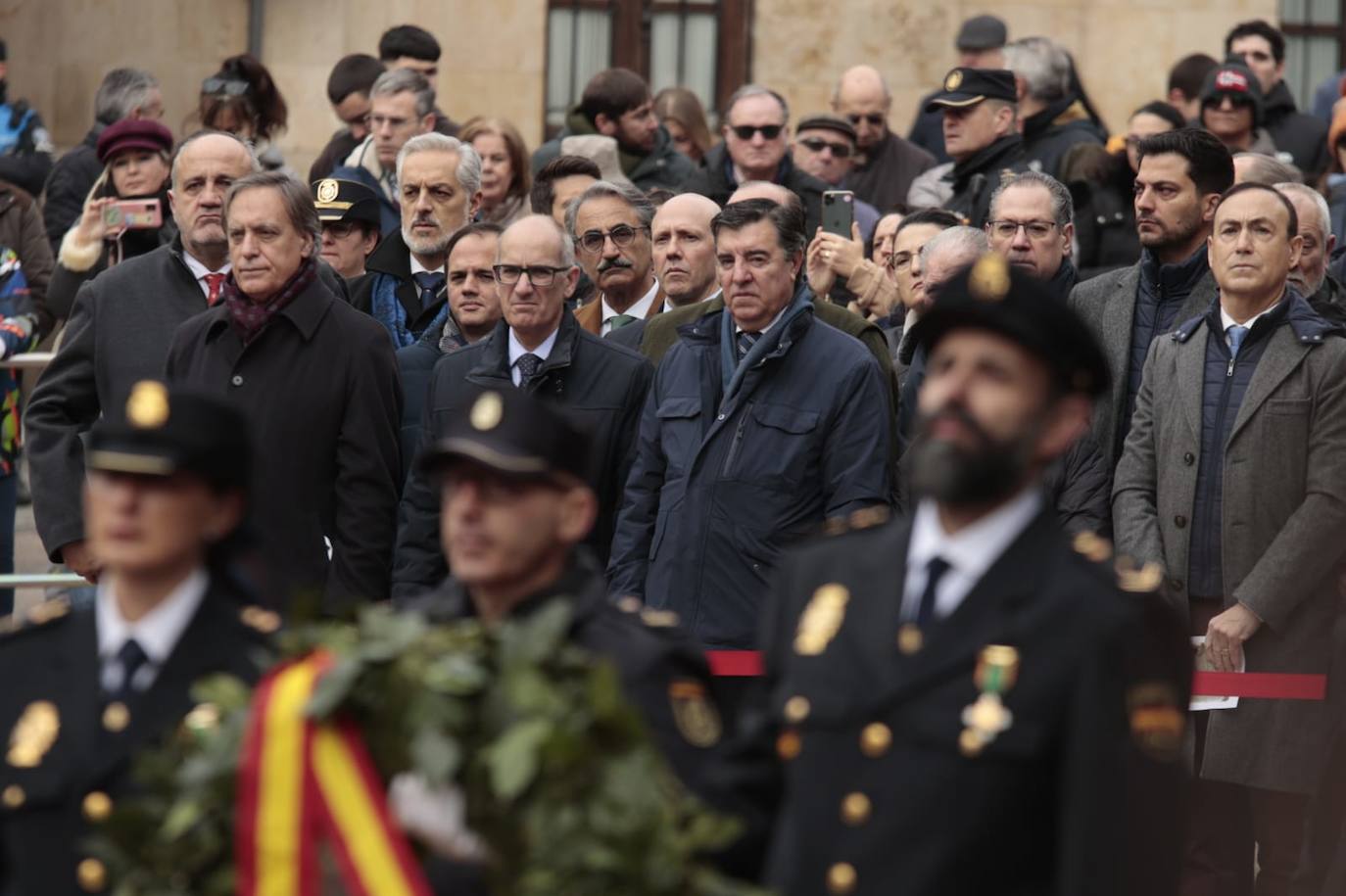 Salamanca regala a la Policía Nacional un solemne izado de bandera por sus 200 años