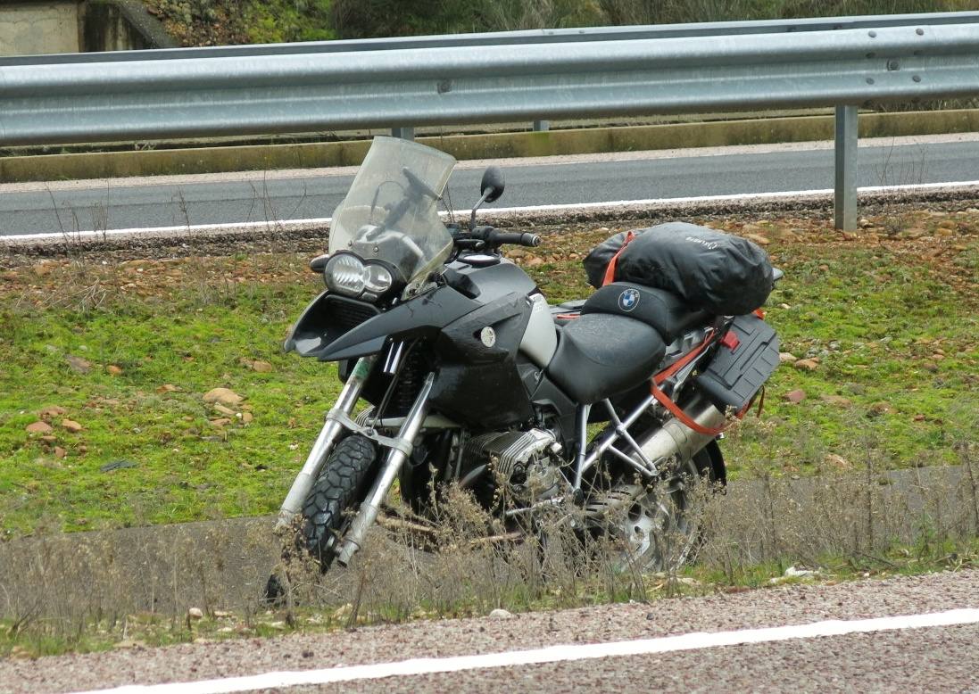 La motocicleta accidentada.